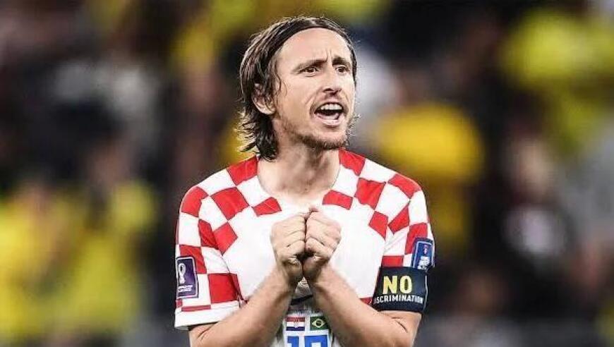 挑起进攻大旗！鲍威尔半场10中5得到16分2篮板1助攻