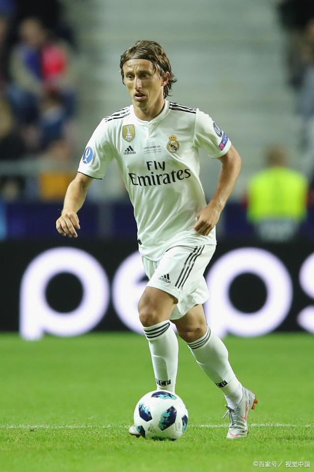 足球国足争议判罚引专家讨论