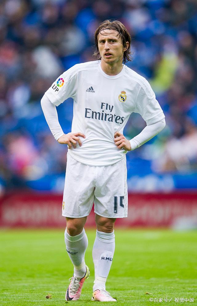 曼市德比还能上吗？马尔穆什世预赛伤退，拄拐回到开罗