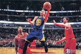 详解棒球规则中的触身球真假判定主审如何通过球的弹跳路径识别虚假